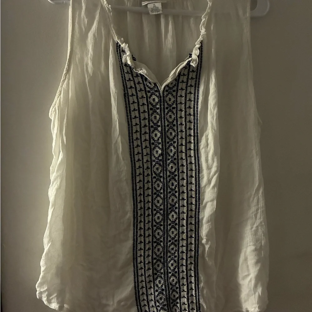 Liz Claiborne White and Black Embroidered Blouse - Picture 1 of 3